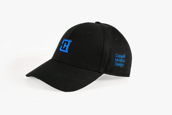 Cappello con visiera nero e blu