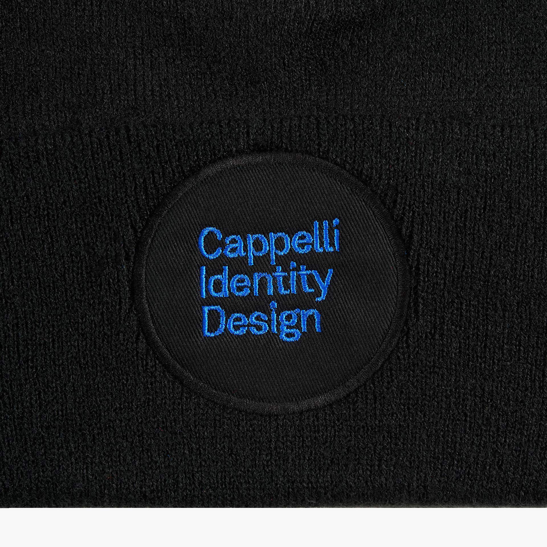 Cappello nero e blu